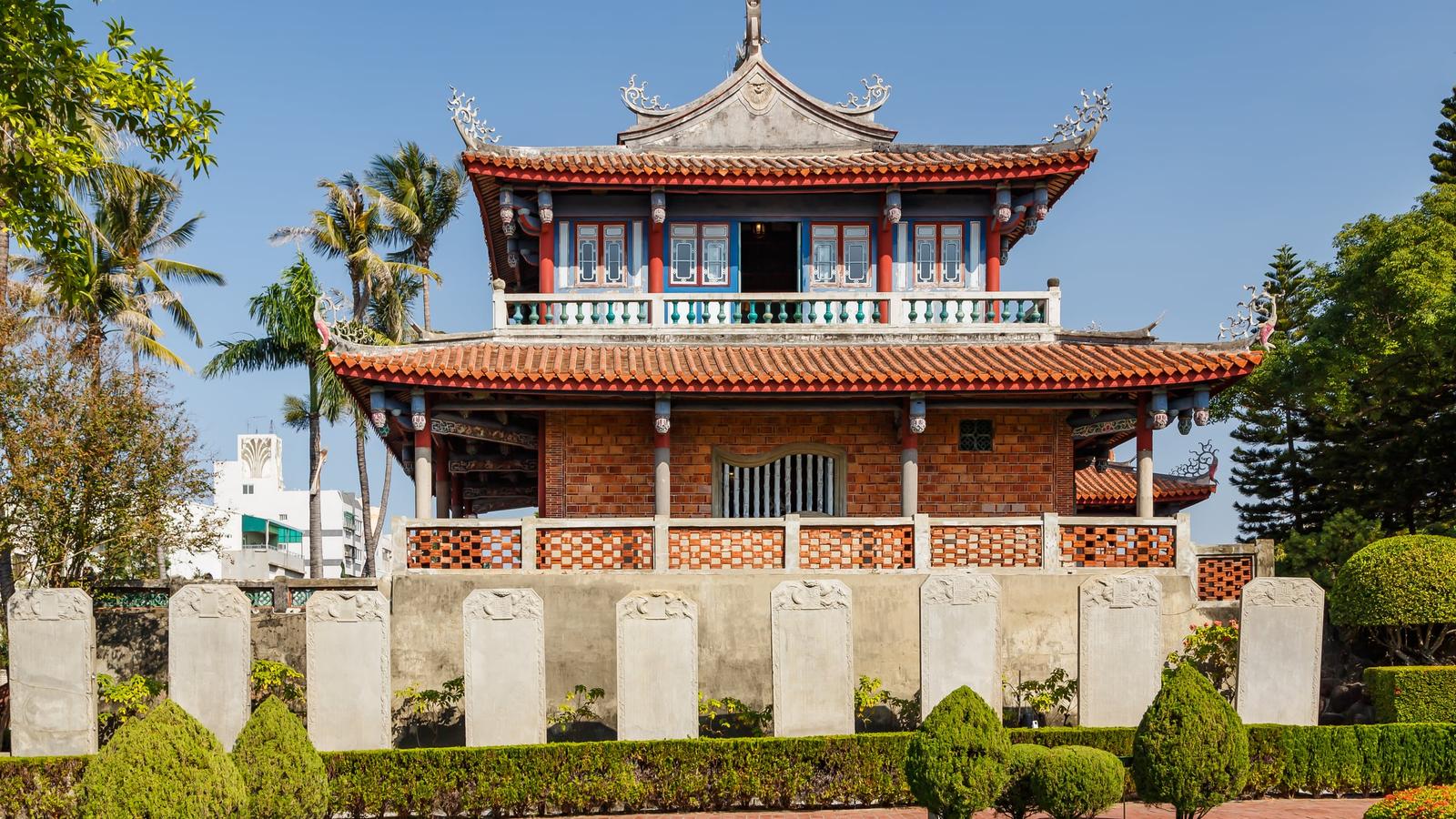 台南市赤崁樓與前方碑林、庭園